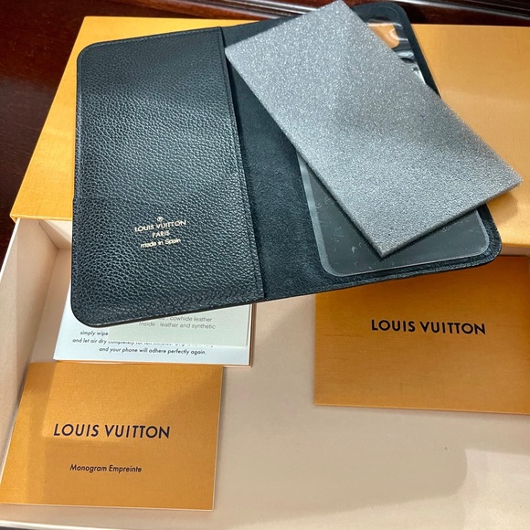 Louis Vuitton XS Max Folio - Picture 2 of 7